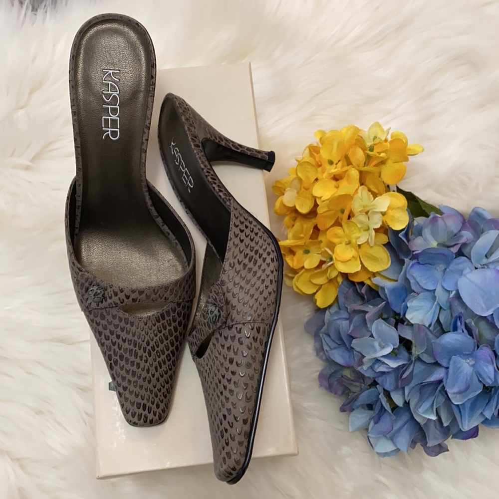 NEW! Gray Kitten Heel Snakeskin Mules Size 6